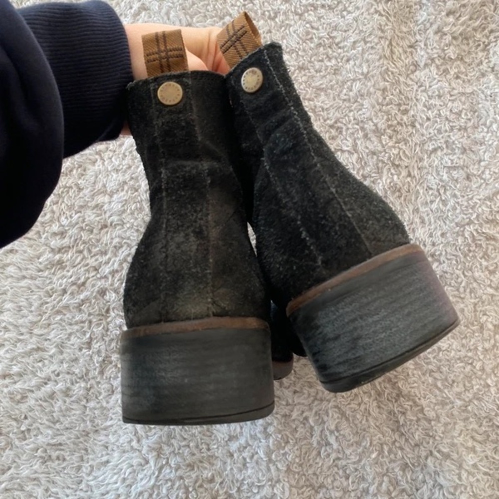 Elegant Black Heeled Boots